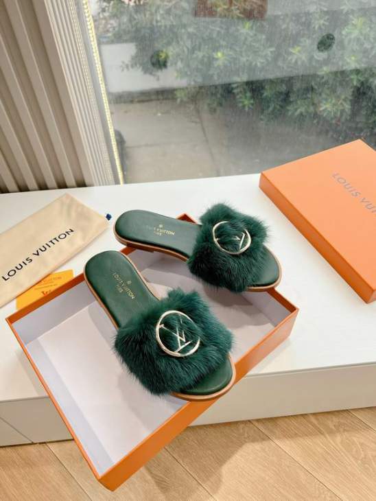Picture of Louis Vuitton Slippers _SKULVsz35-43mnf0323580